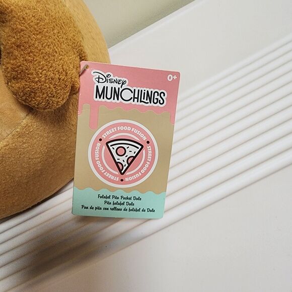 Disney Munchlings Chip 'n Dale Falafel Pita Pocket Dale Street Food Plush - Picture 6 of 11
